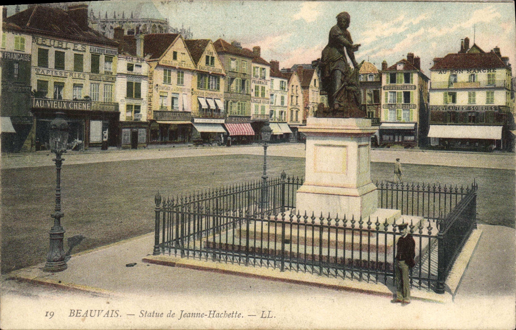 CPA Beauvais Statue de Jeanne Hachette 