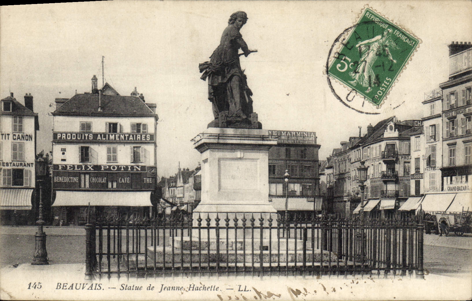 CPA Beauvais Statue de Jeanne Hachette 