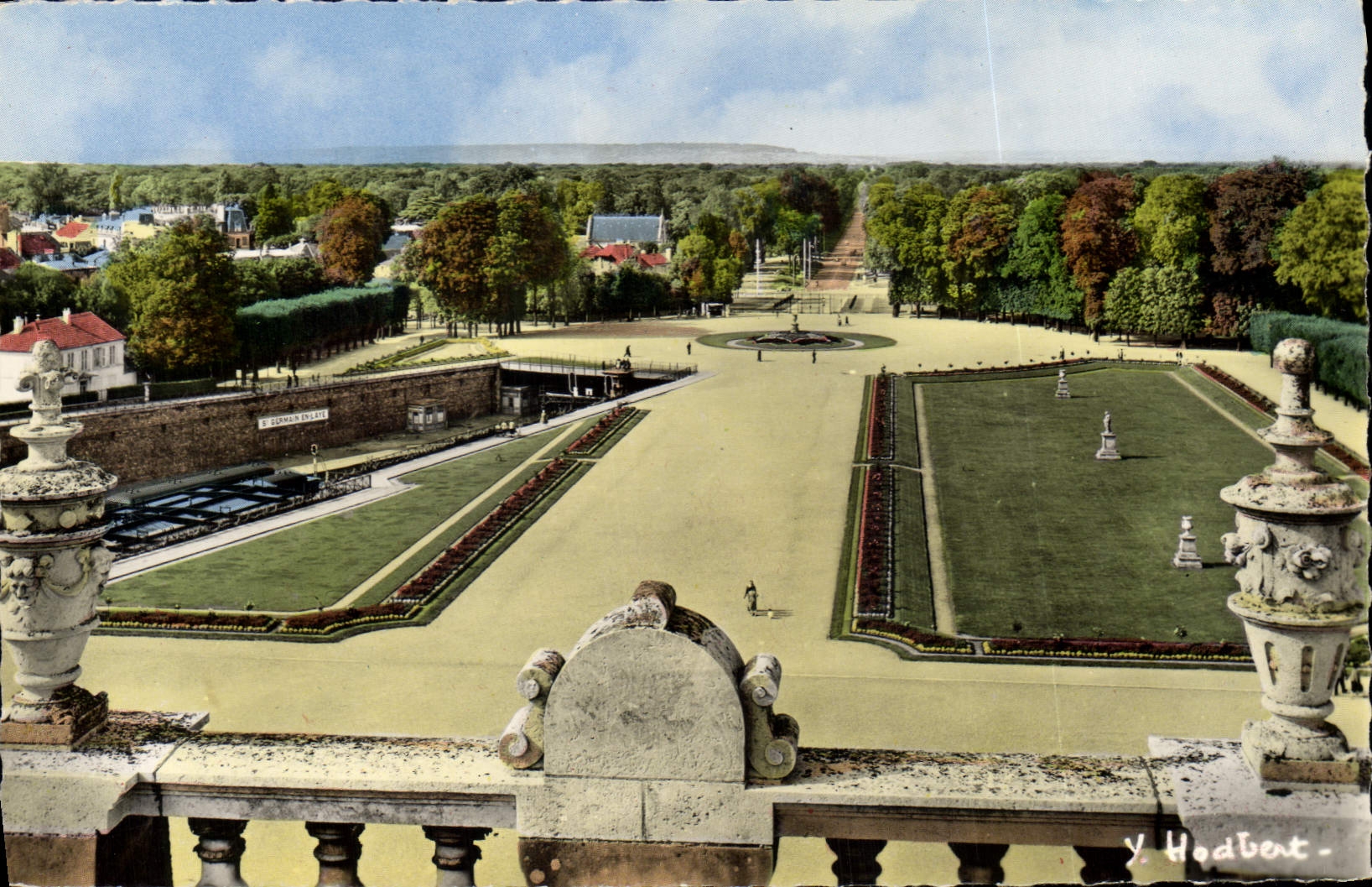 CPA Saint Germain en Laye Seine et Oise Le Parterre dessine par Le Notre vu de la Terrasse du Chatea