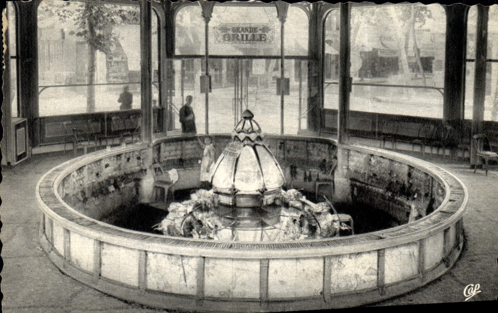 CPA Vichy La Source Grande Grille Le Coeur et Lucien Woog arch 