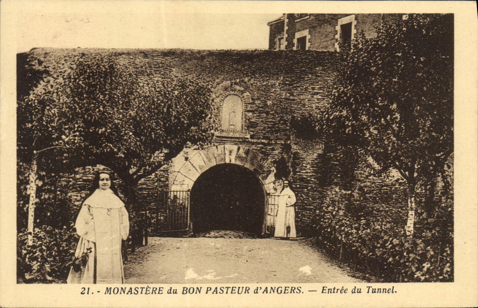 CPA Monastere du Bon Pasteur d'Angers Entree du Tunnel 