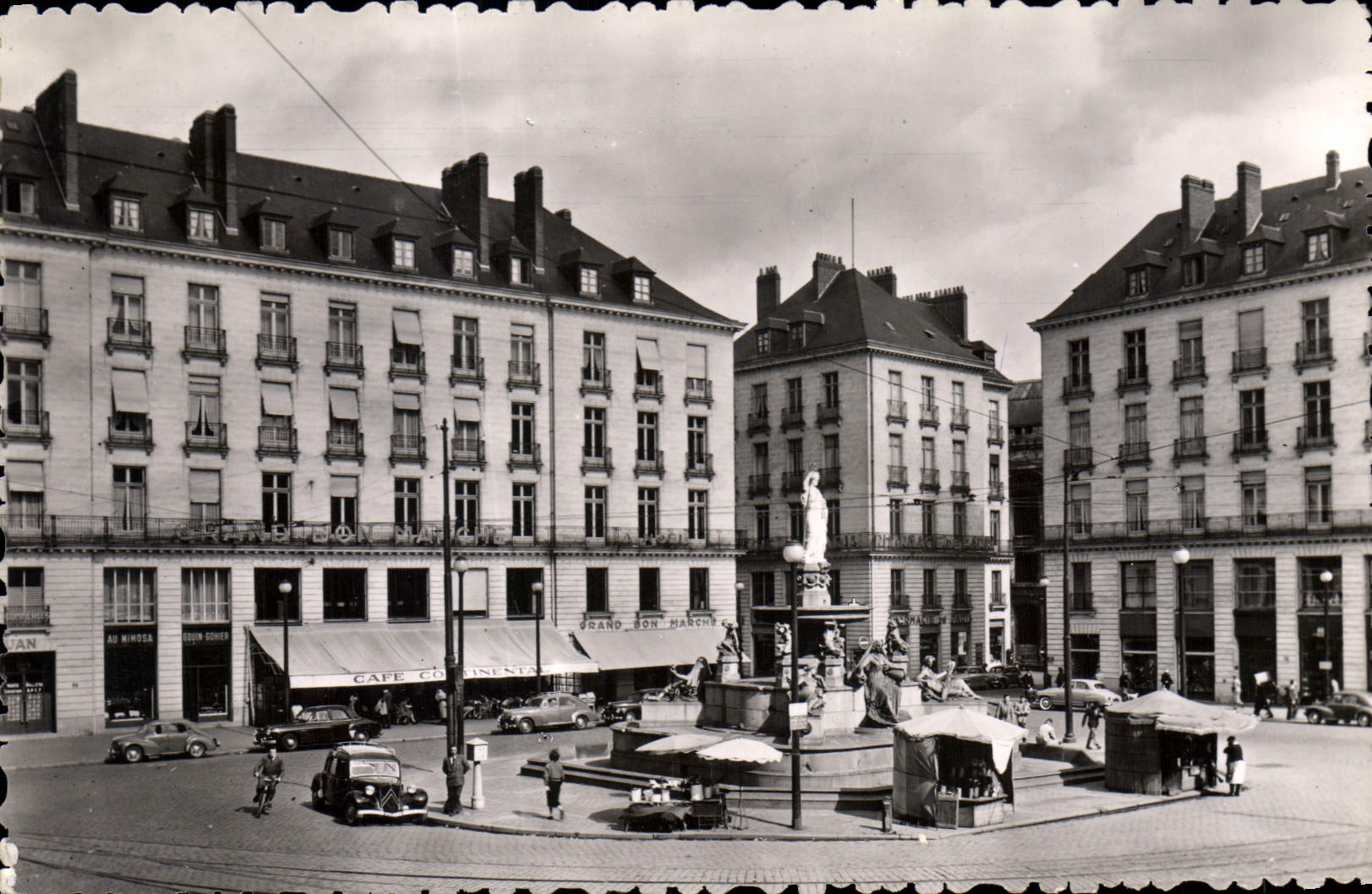 CPA Nantes Loire Interieure Place Royale 
