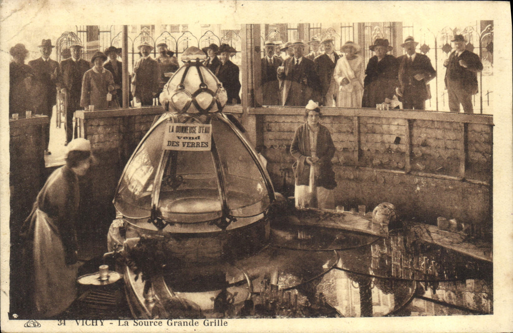 CPA Vichy La Source Grande Grille 