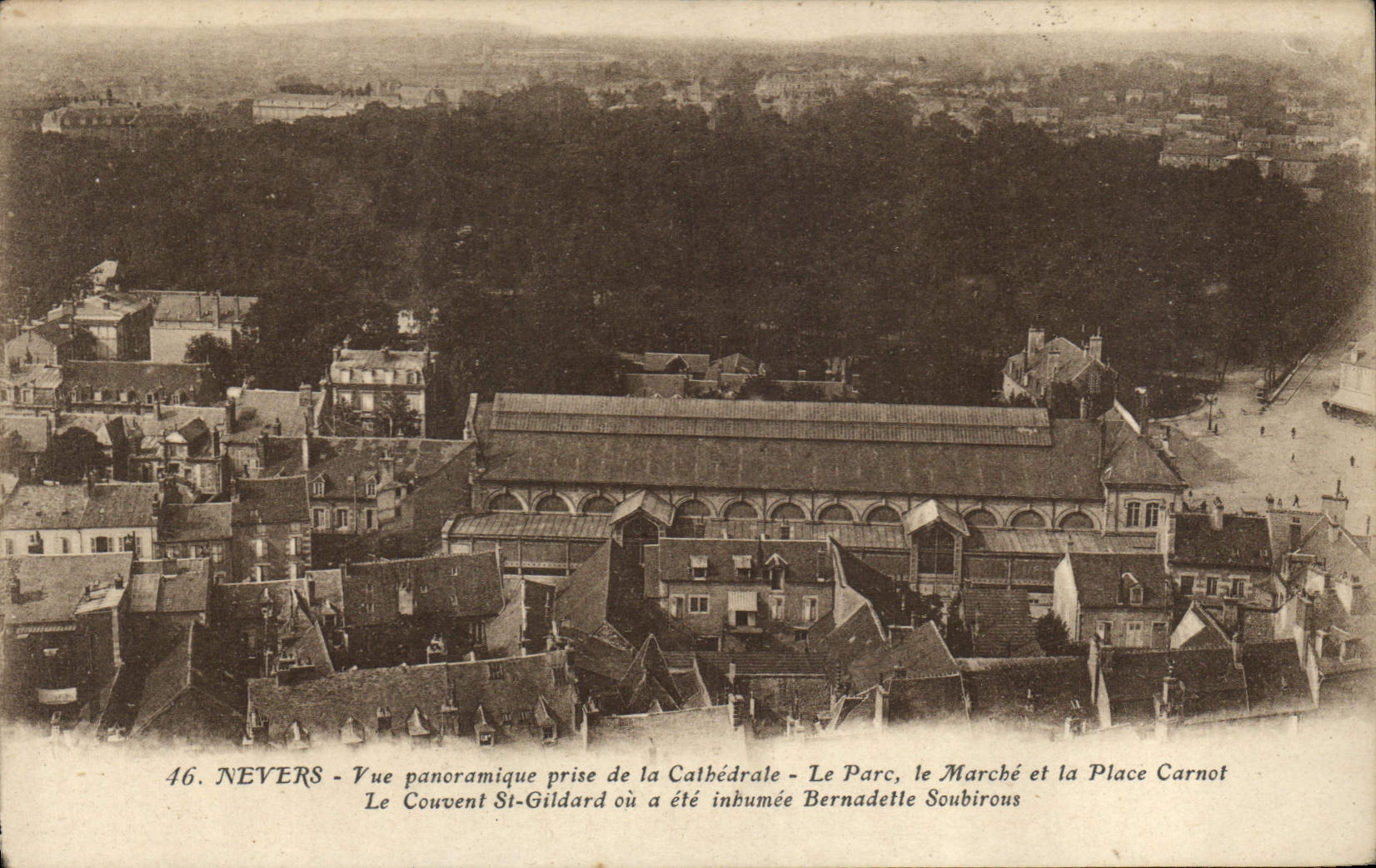 CPA Nevers Vue panoramique prise de la Cathedrale Le Parc le Marche et la Place Carnot Le Couvent St