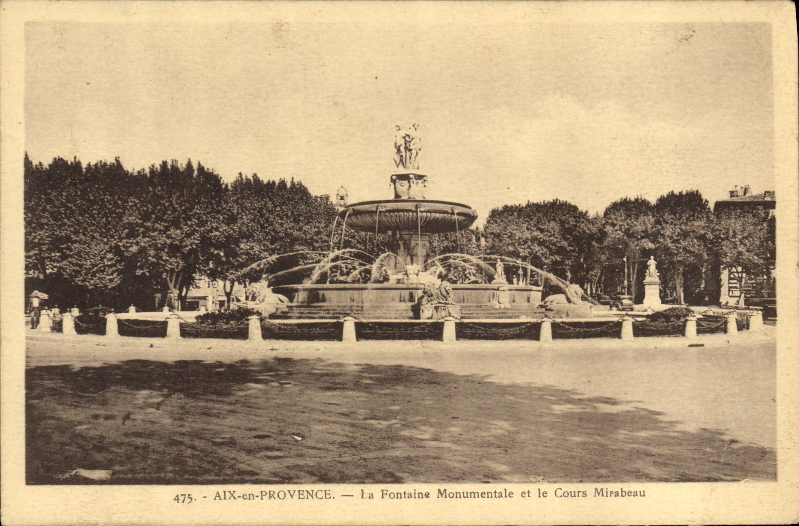 CPA Aix en Provence La Fontaine Monumentale et le Cours Mirabeau 