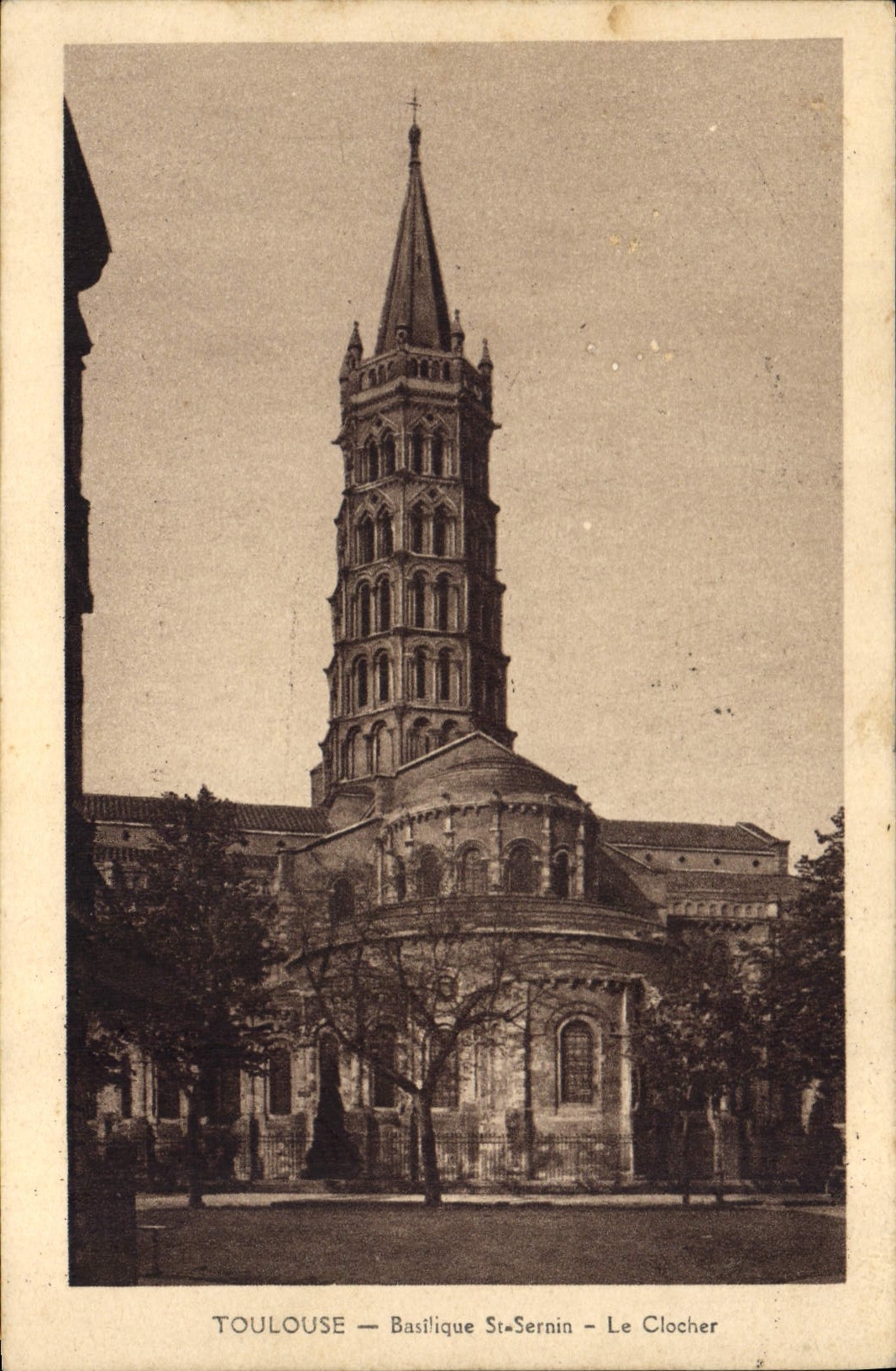 CPA Toulouse Basilique St Sernin Le Clocher 