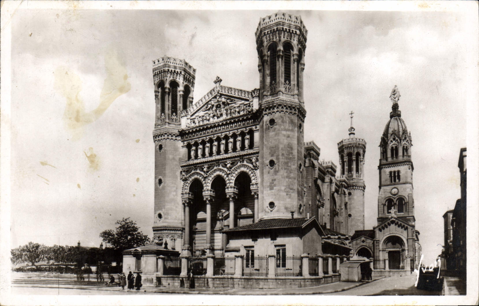 CPA Lyon Rhone Basilique Notre Dame de Fourvieres 