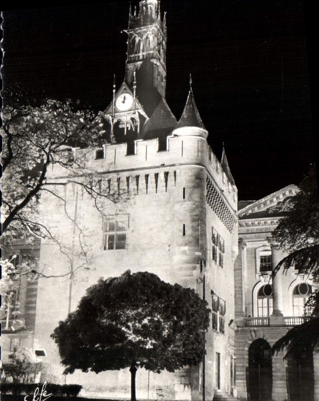 CPA Toulouse La Ville Rose Le Donjon du Capitole Eclairage Nocturne