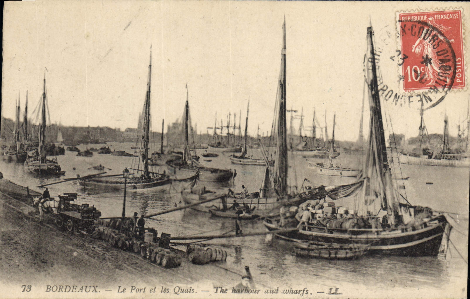 CPA Bordeaux Le Port et les Quais Bateaux