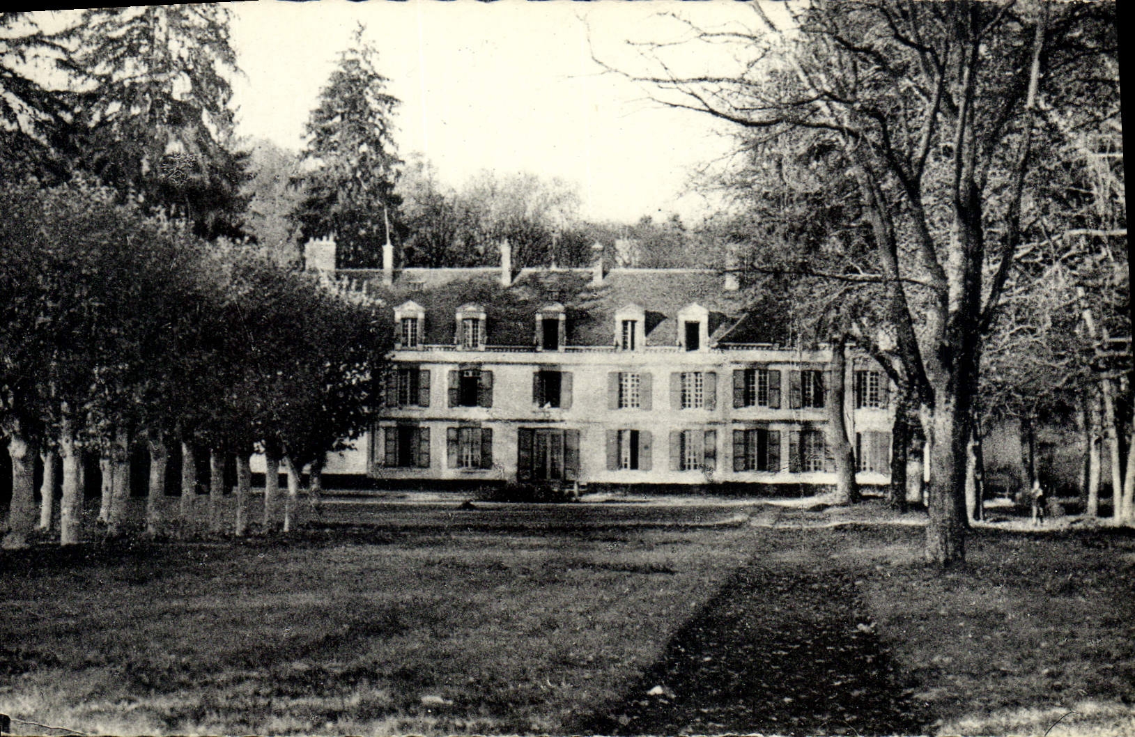 CPA Foret de Fontainebleau Chateau du Prieure vu du Parc 