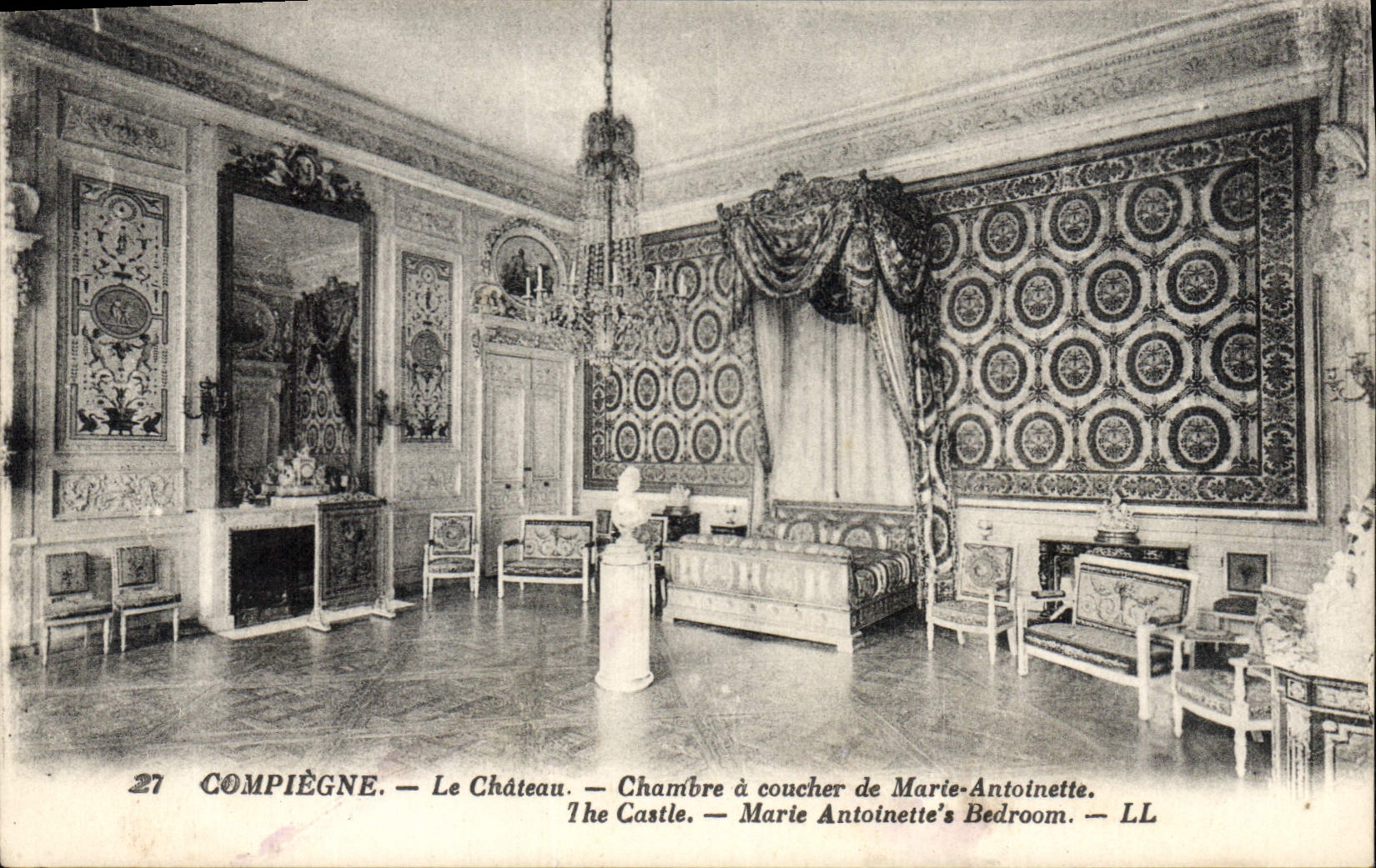 CPA Compiegne Le Chateau Chambre a coucher de Marie Antoinette 