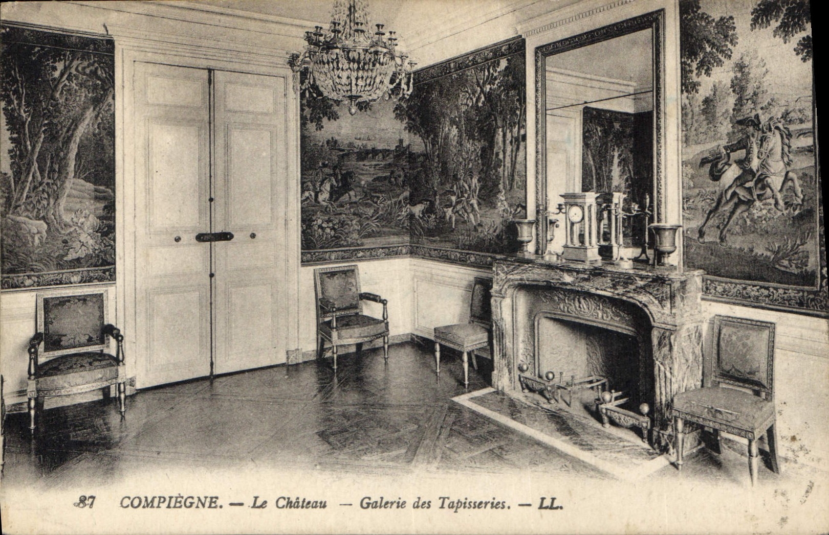 CPA Compiegne Le Chateau Galerie des Tapisseries 