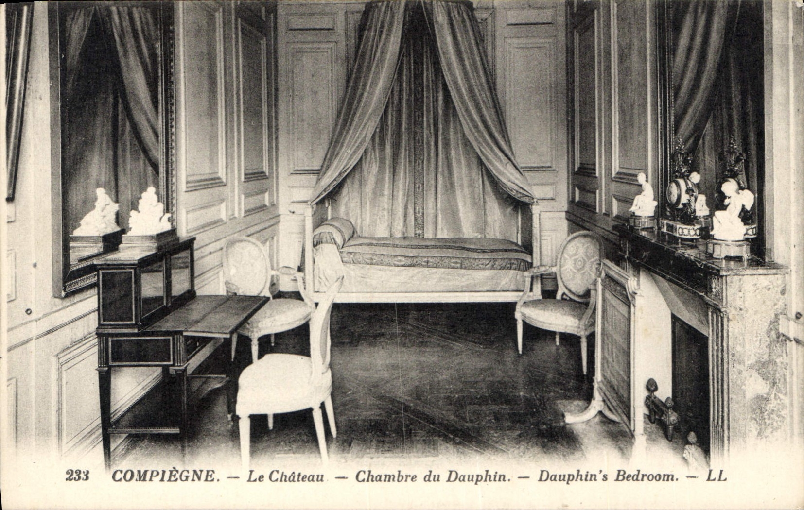CPA Compiegne Le Chateau Chambre du Dauphin 