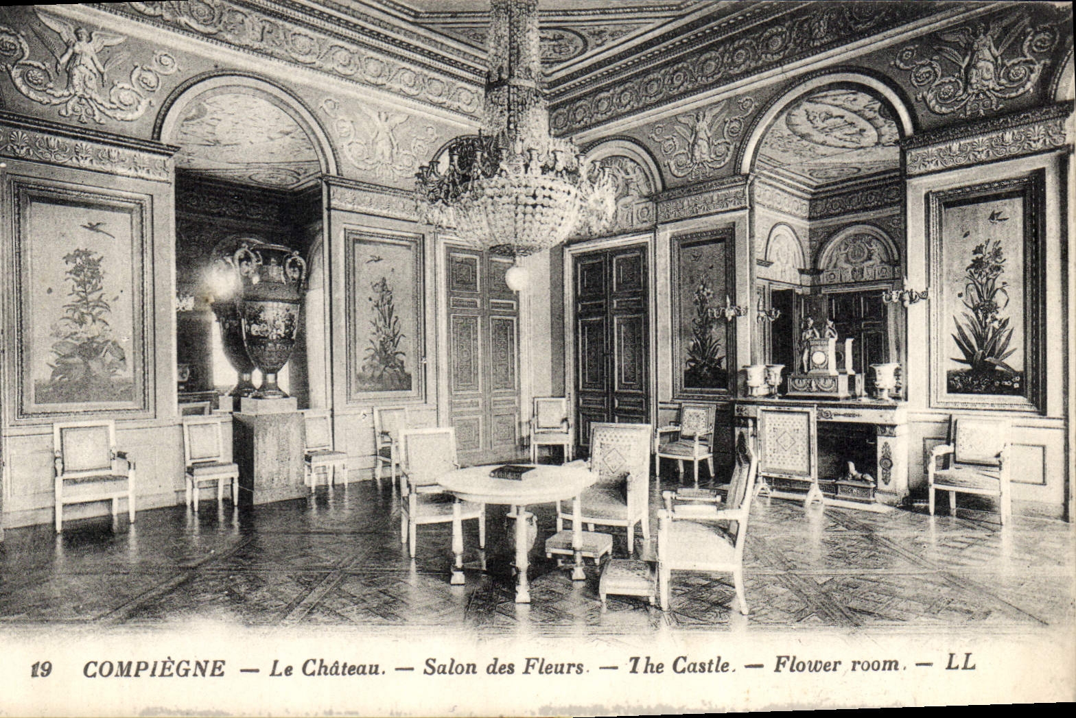 CPA Compiegne le Chateau Salon des Fleurs 