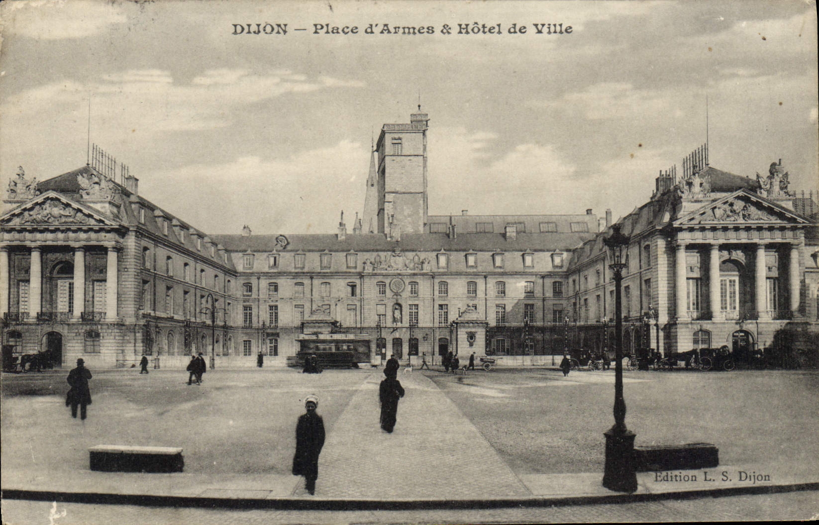CPA Dijon Place d'Armes et hotel de Ville 