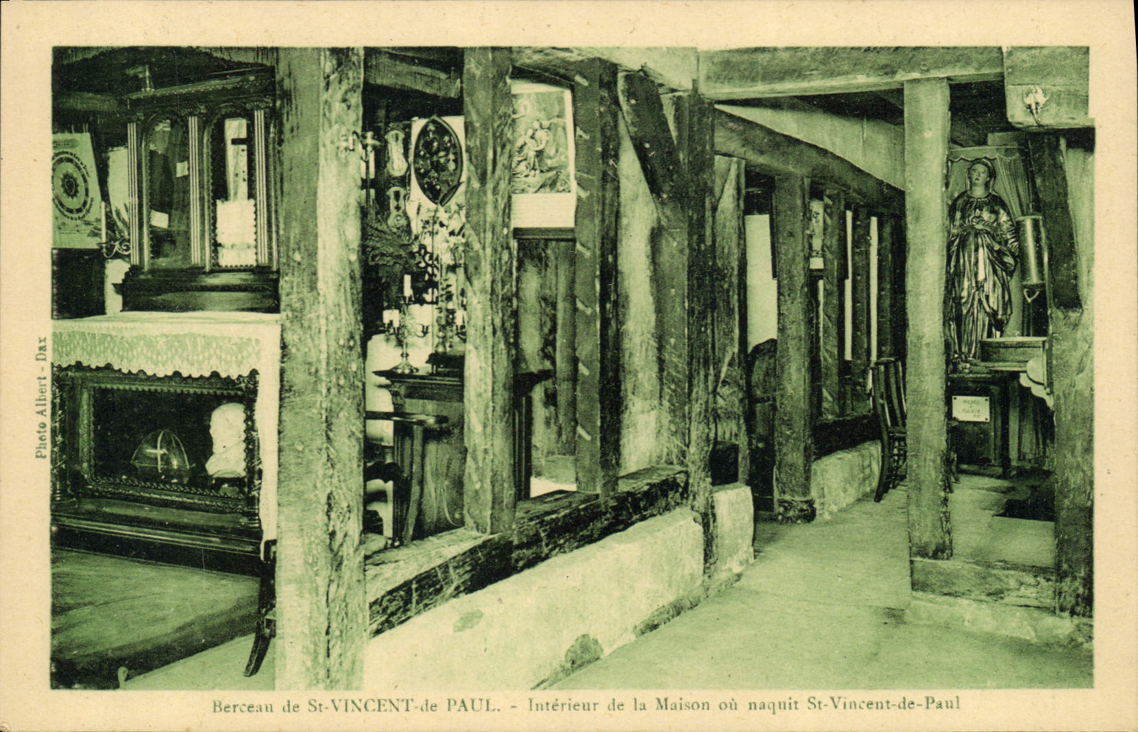 CPA Berceau de St Vincent de Paul interieur de la Maison ou naquit St Vincent de Paul 