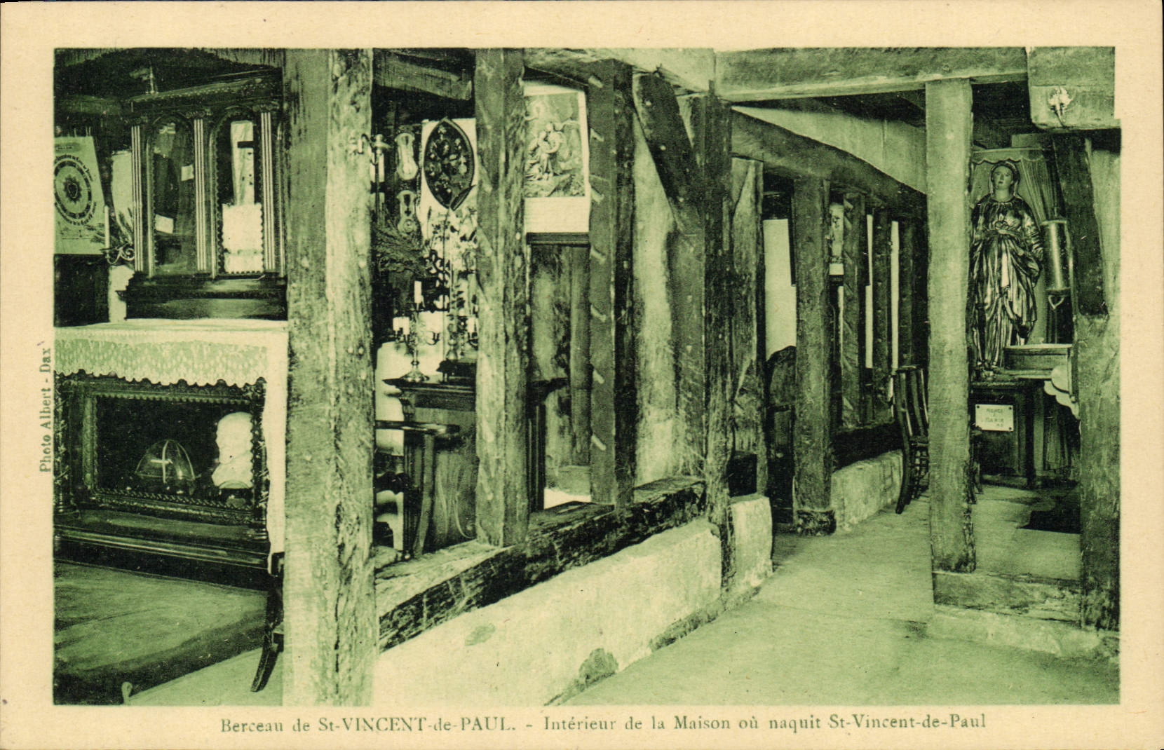 CPA Berceau de St Vincent de Paul interieur de la Maison ou naquit St Vincent de Paul 