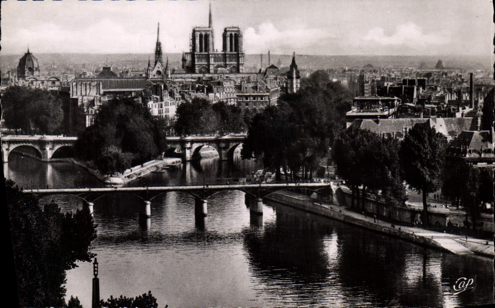 CPA Paris vue generale de la Cite 
