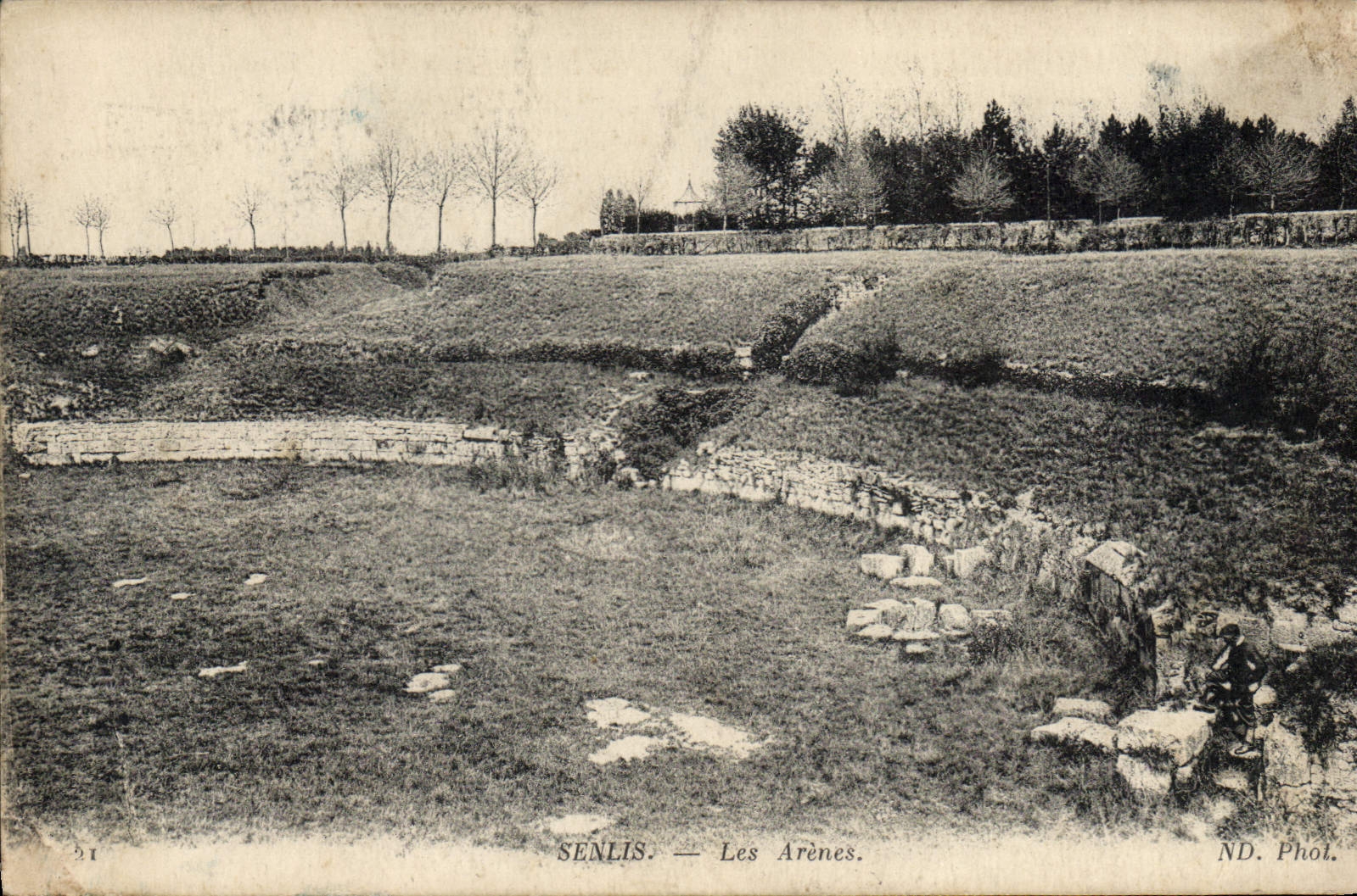 CPA Senlis les Arenes 