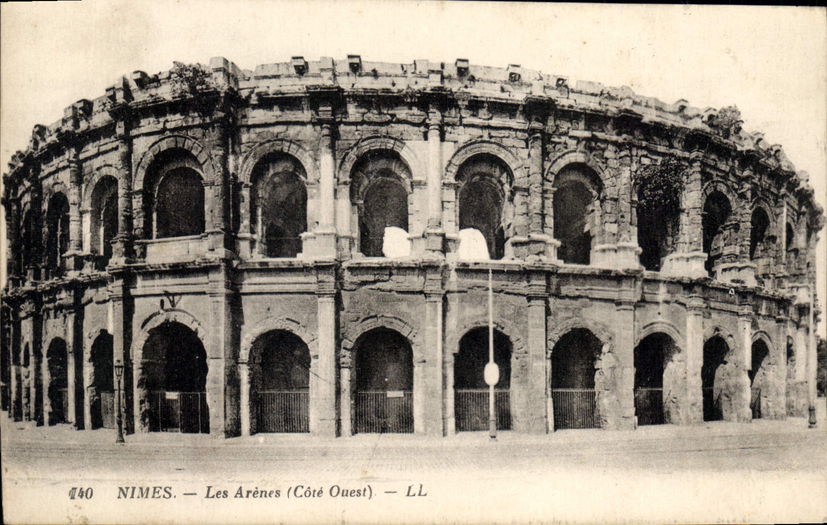 CPA Nimes les Arenes Cote Ouest 