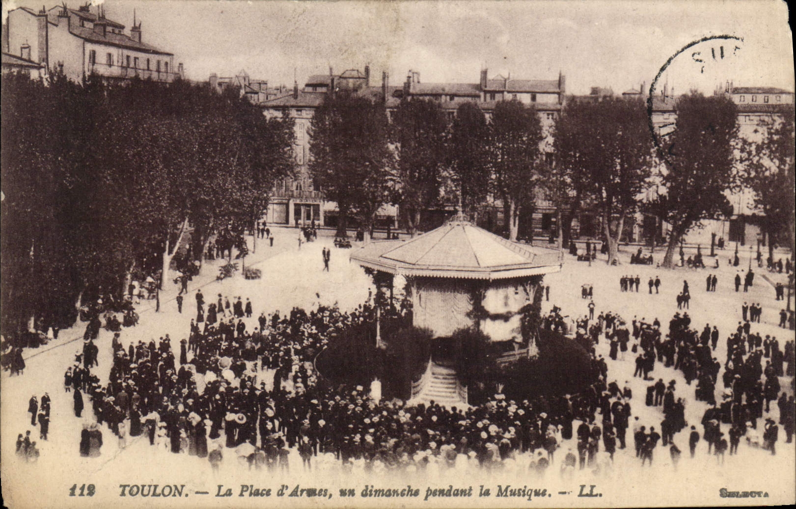 CPA Toulon la place d'Armes un dimanche pendant la Musique
