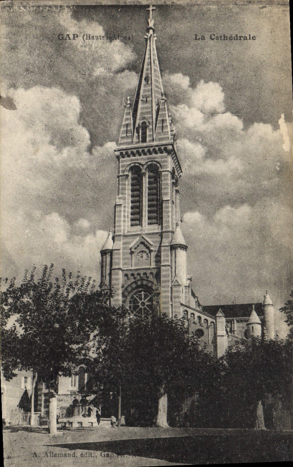 CPA Gap Haute Alpes la Cathedrale 