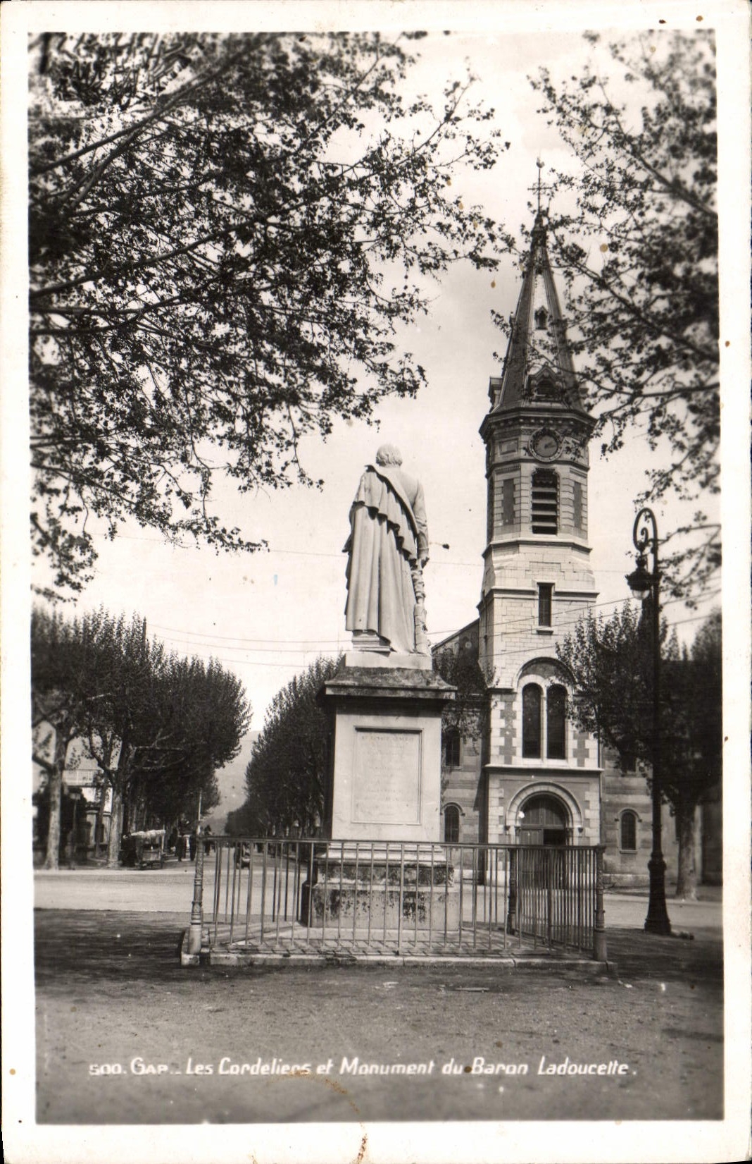 CPA Gap les Gardeliers et Monument du Baran Ladoucelle