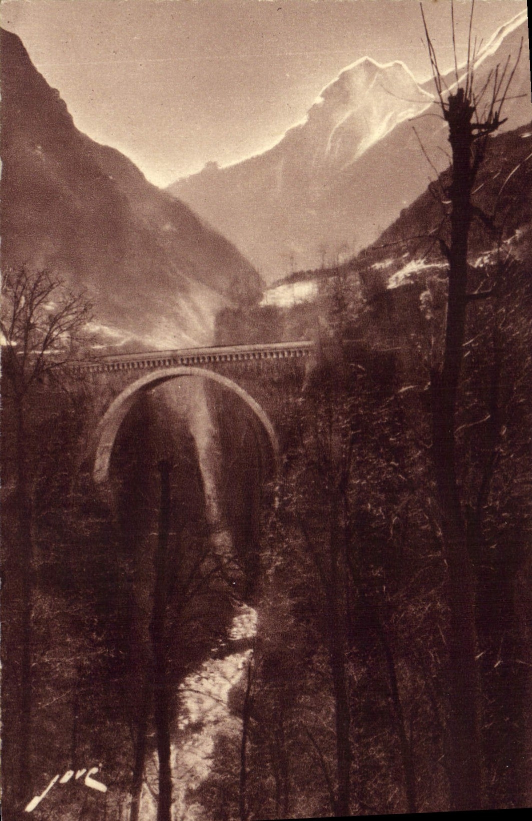 CPA Luz St Sauveur H P le Pont Napoleon