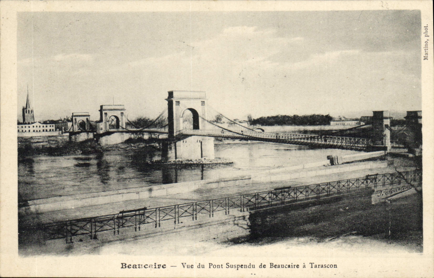 CPA Beaucaire vue du Pont suspendu de Beaucaire a Tarascon