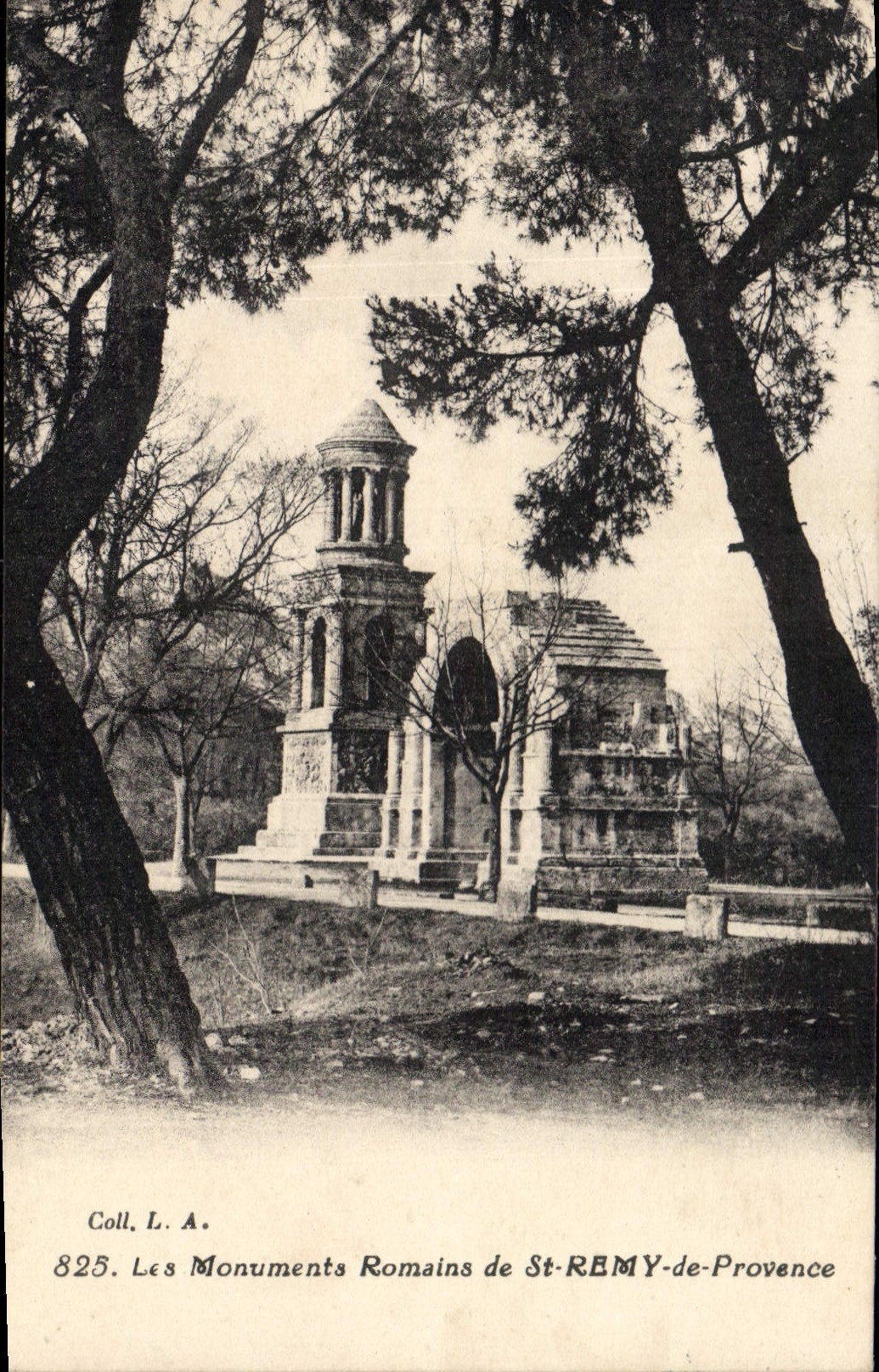 CPA Les Monument Romains de St Remy de Provence