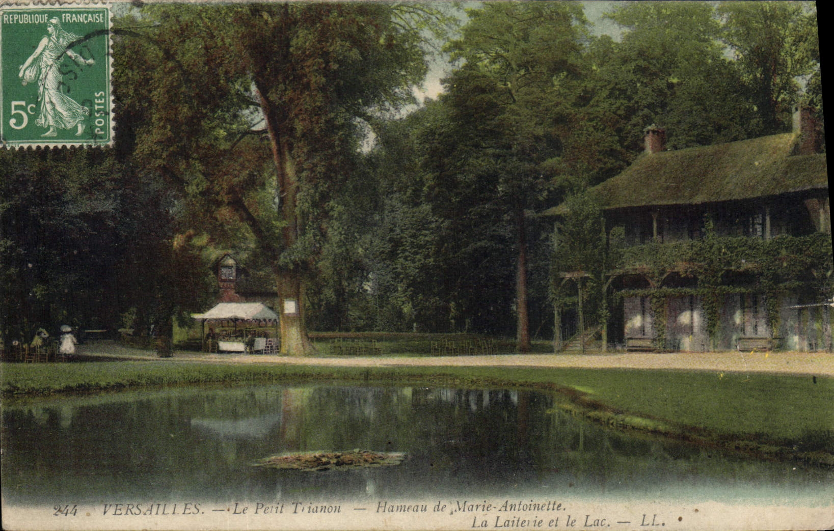 CPA Versailles le Petit Trianon Hameau de Marie Antoinette la Laiterie et le Lac 