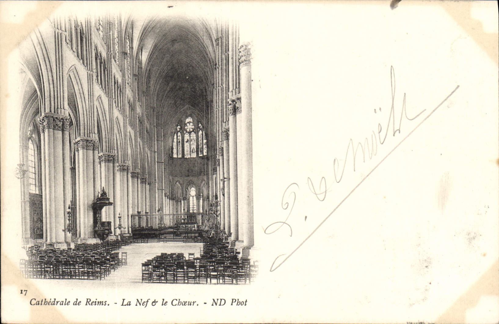 CPA Cathedrale de Reims la Nef de le Choeur