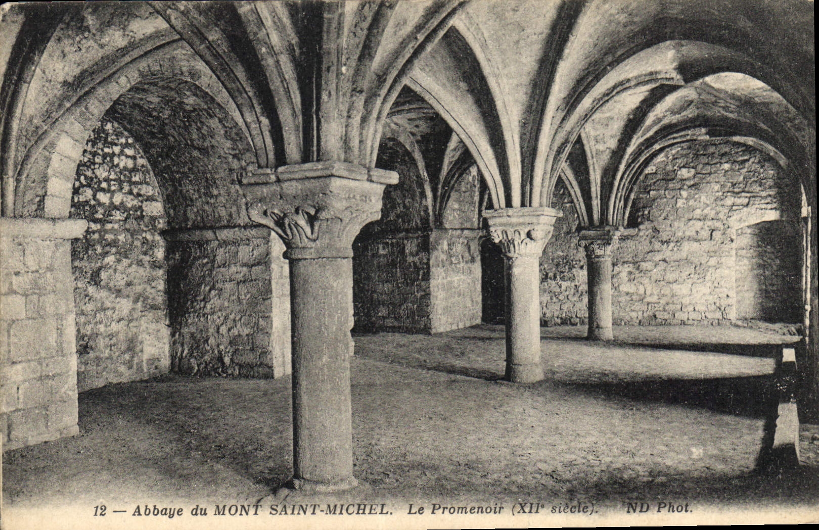 CPA Abbaye du Mont Saint Michel le Promenoir XII siecle