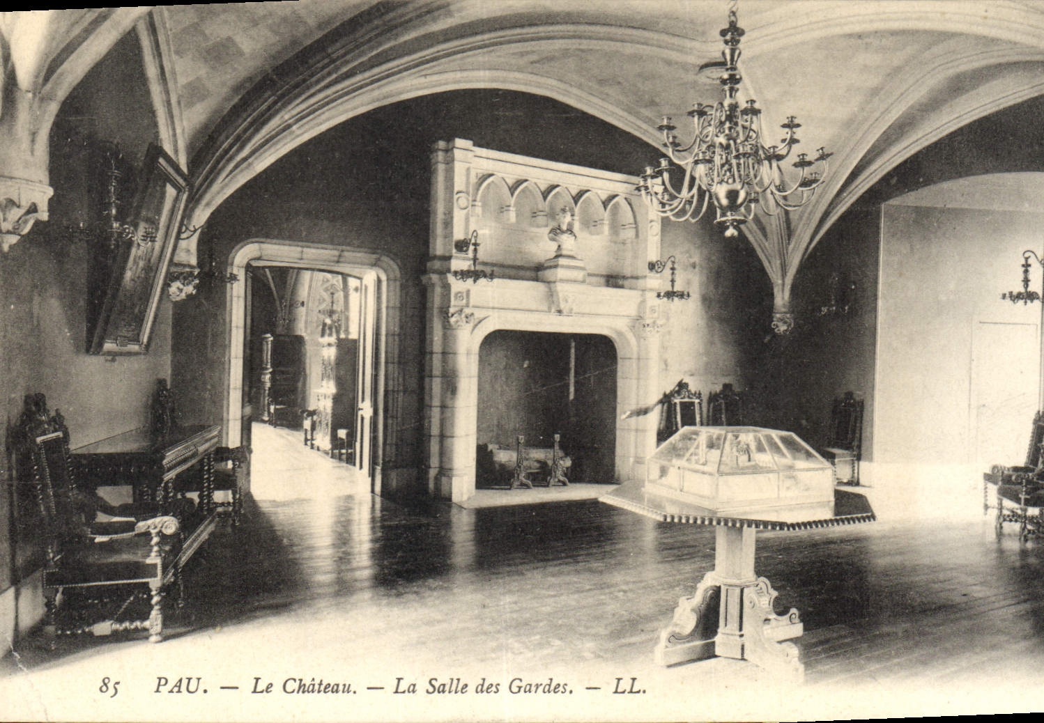 CPA Pau le Chateau la Salle des Gardes 