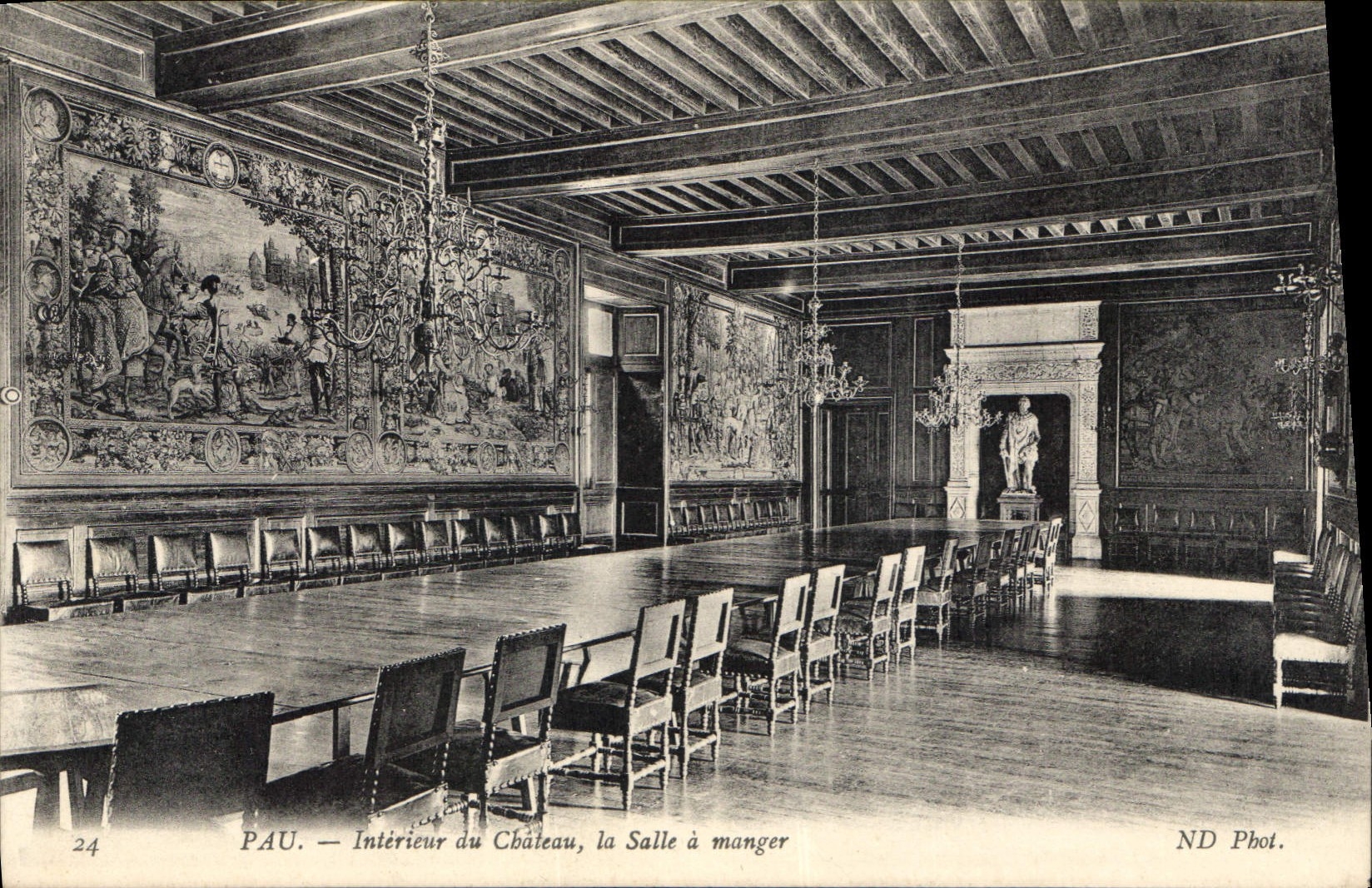 CPA Pau interieur du chateau la Salle a manger 