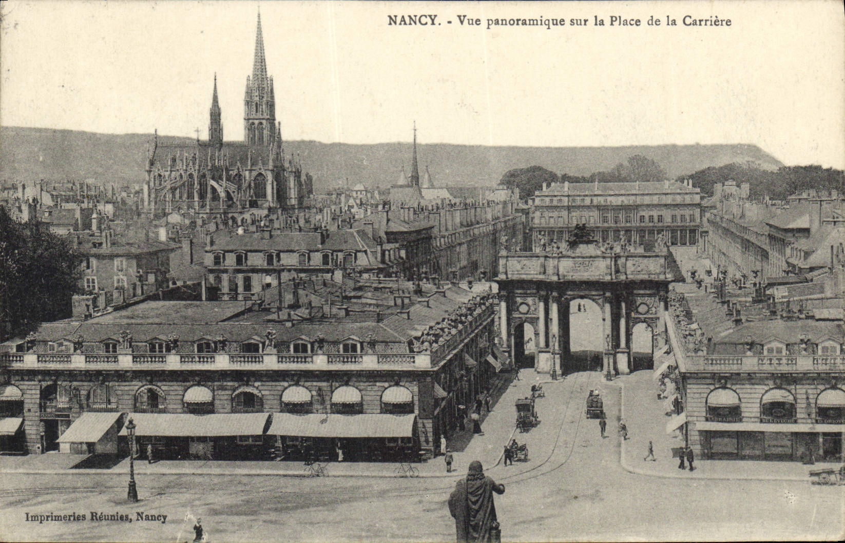 CPA Nancy vue panoramique sur la place de la Carriere