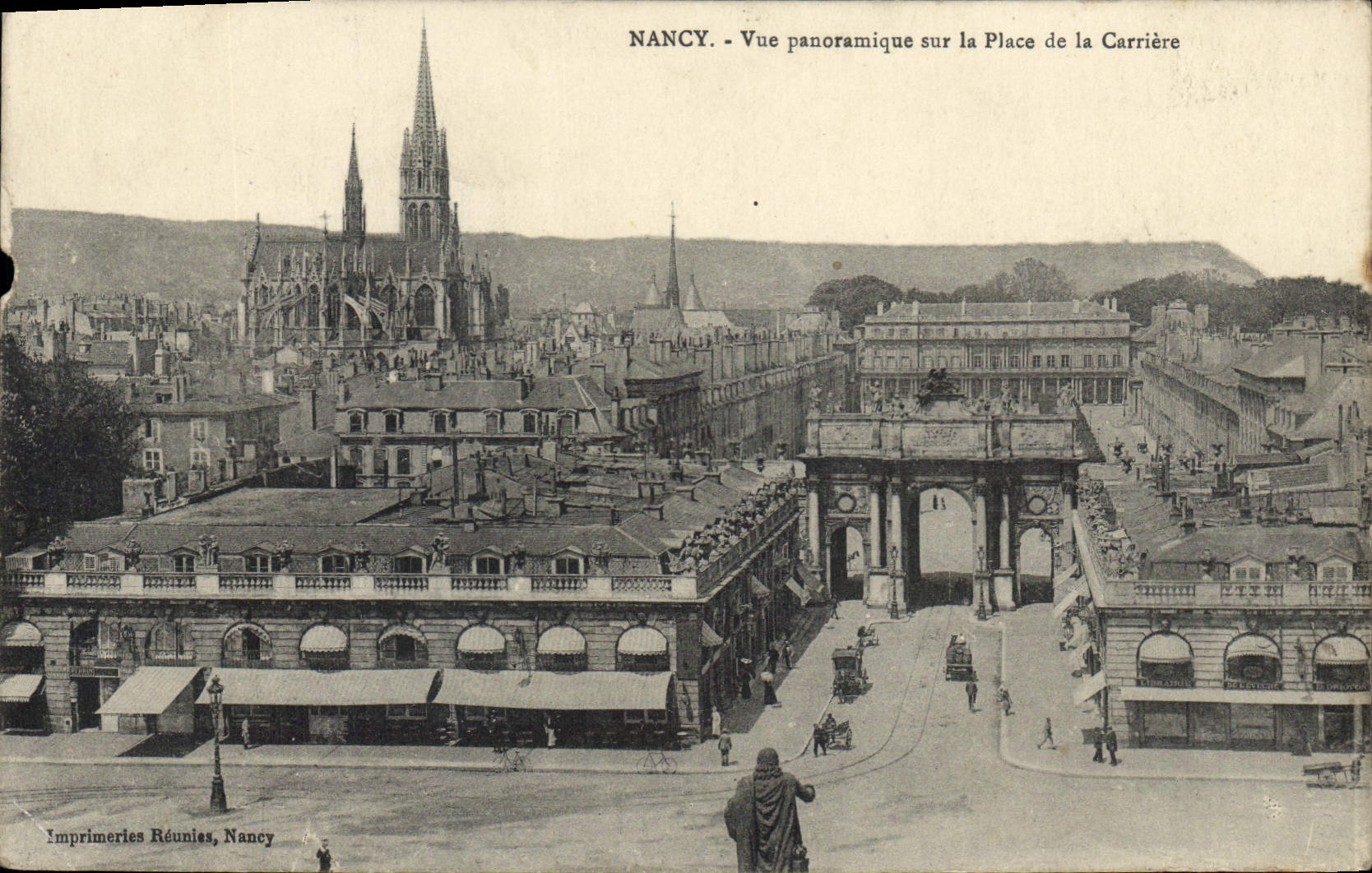 CPA Nancy vue panoramique sur la place de la Carriere
