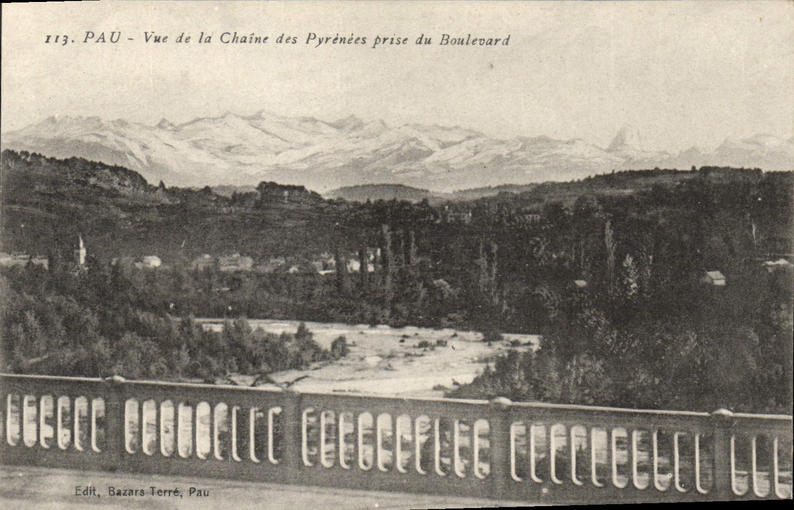 CPA Pau vue de la Chaine des Pyrenees prise du Boulevard 