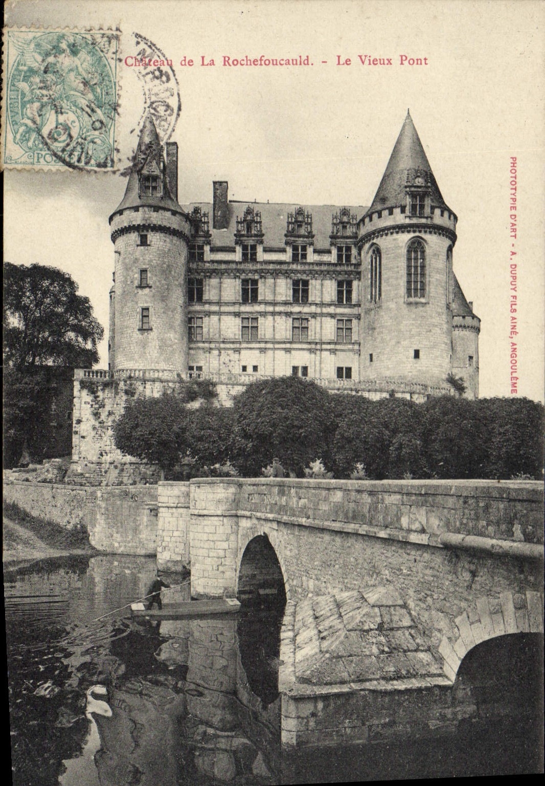 CPA Chateau de la Rochefoucauld le Vieux Pont