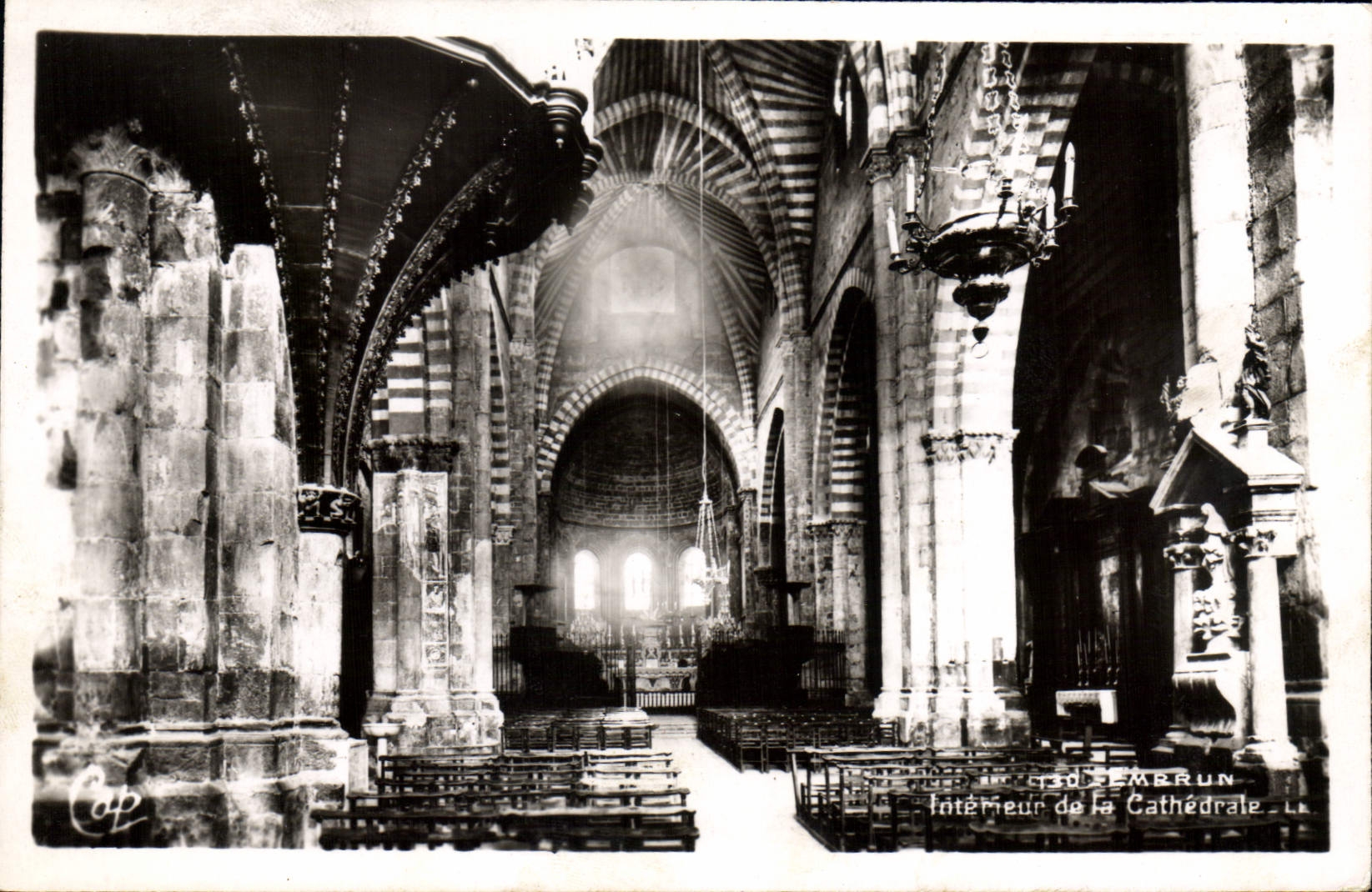 CPA Interieur de la Cathedrale Embrun