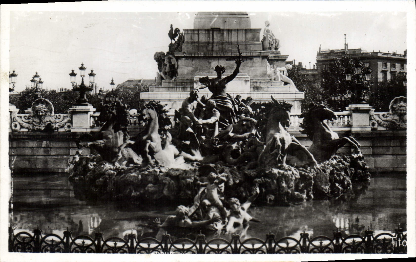 CPA Bordeaux Le monument des Girondins