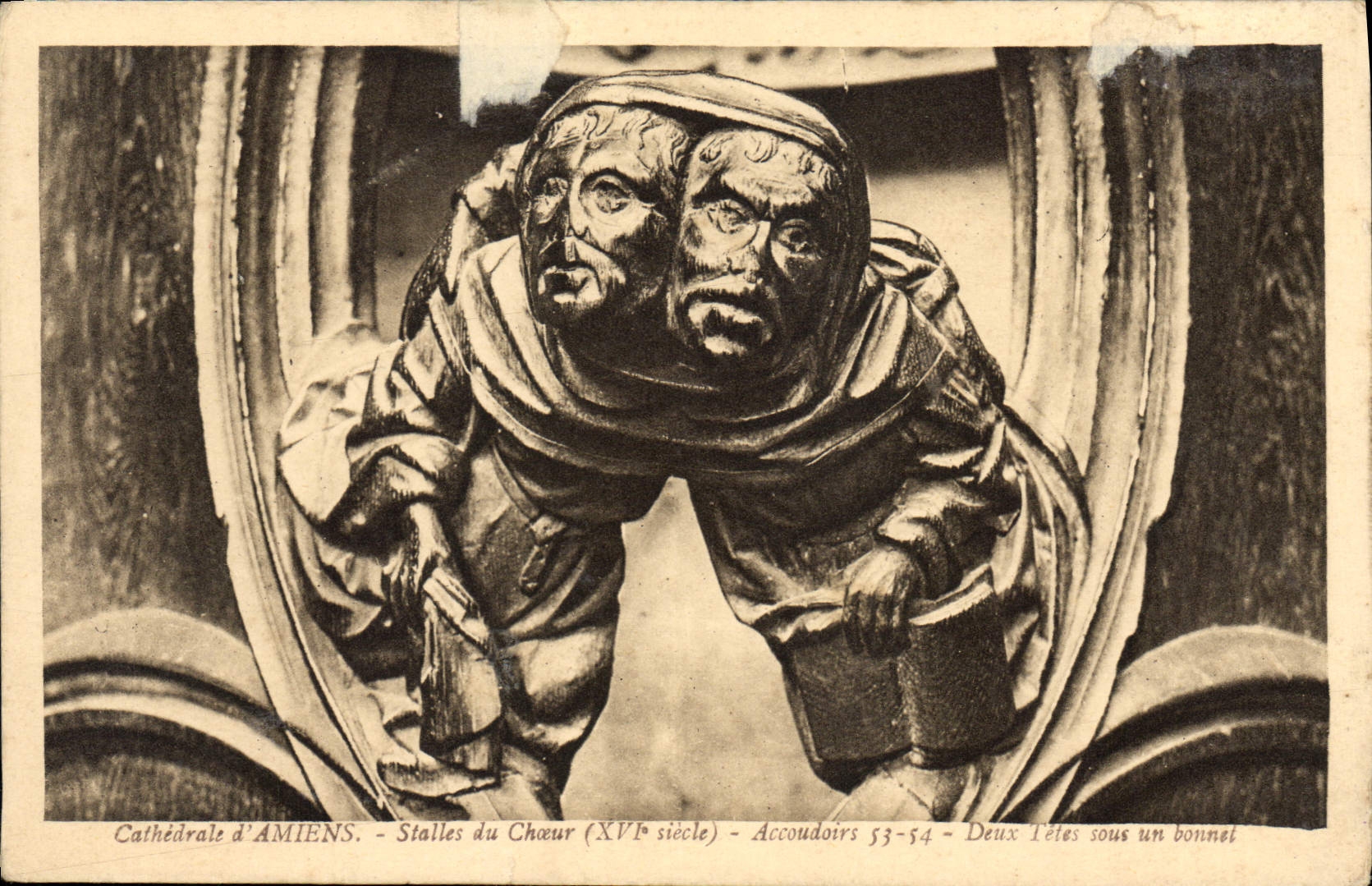 CPA Cathedrale d'Amiens Stalles du Choeur XVI siecle Accoudoirs deux Tetes sous un bonnet 
