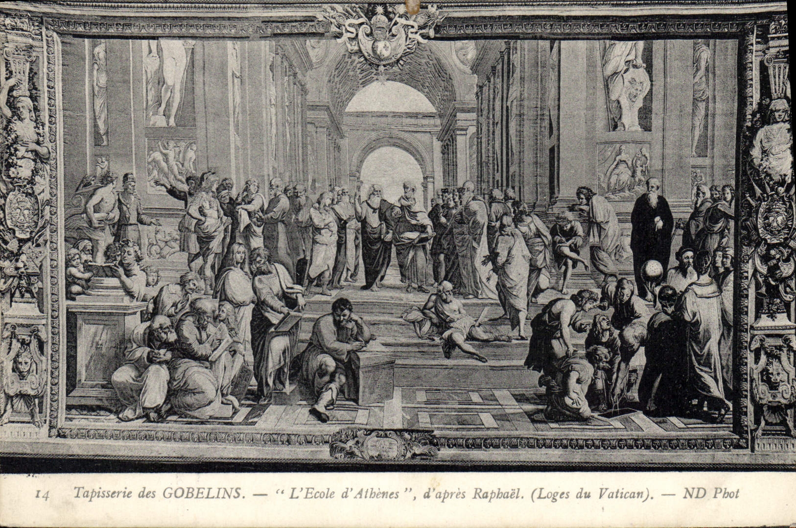 CPA Tapisserie des Gobelins l'Ecole d'Athenes d'apres Raphael Loges du Vatican