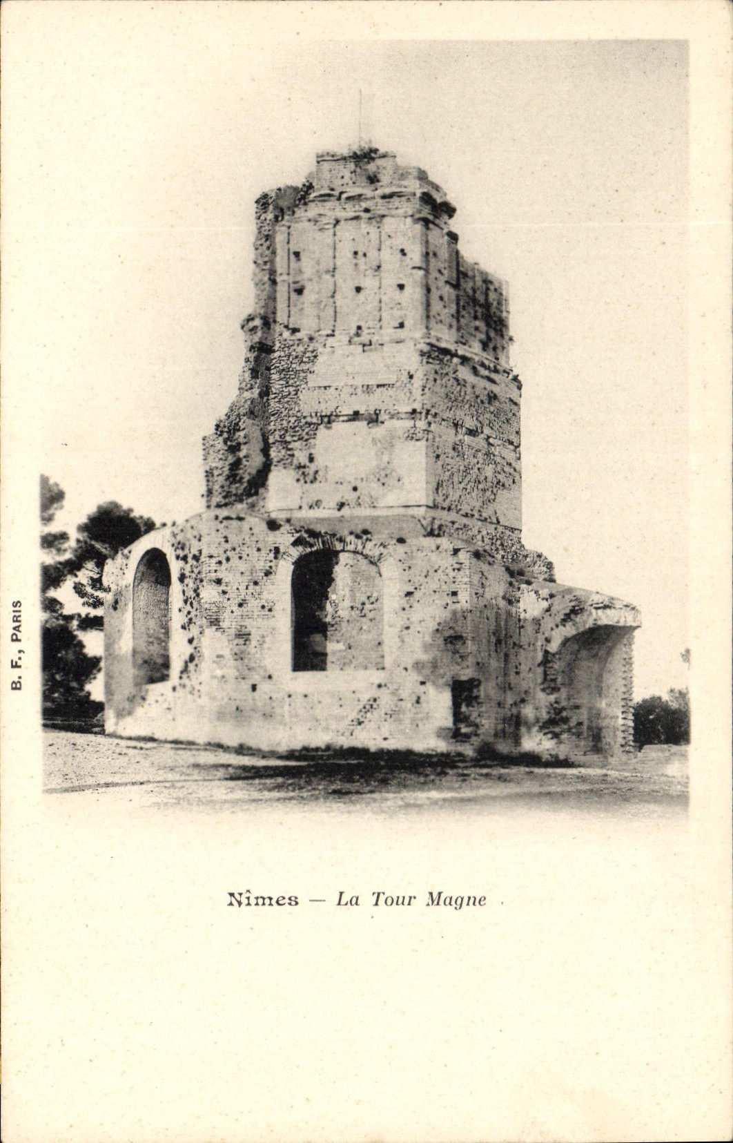 CPA Nimes La Tour Magne 