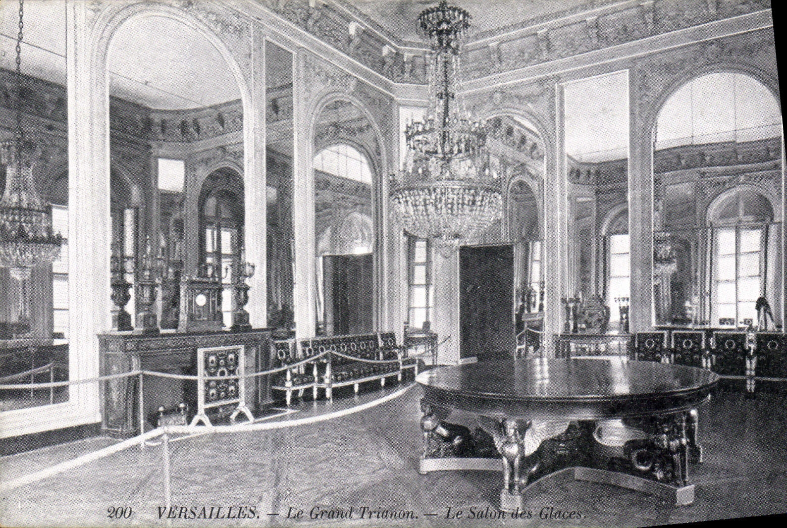 CPA Versailles Le Grand Trianon Le Salon des Glaces 