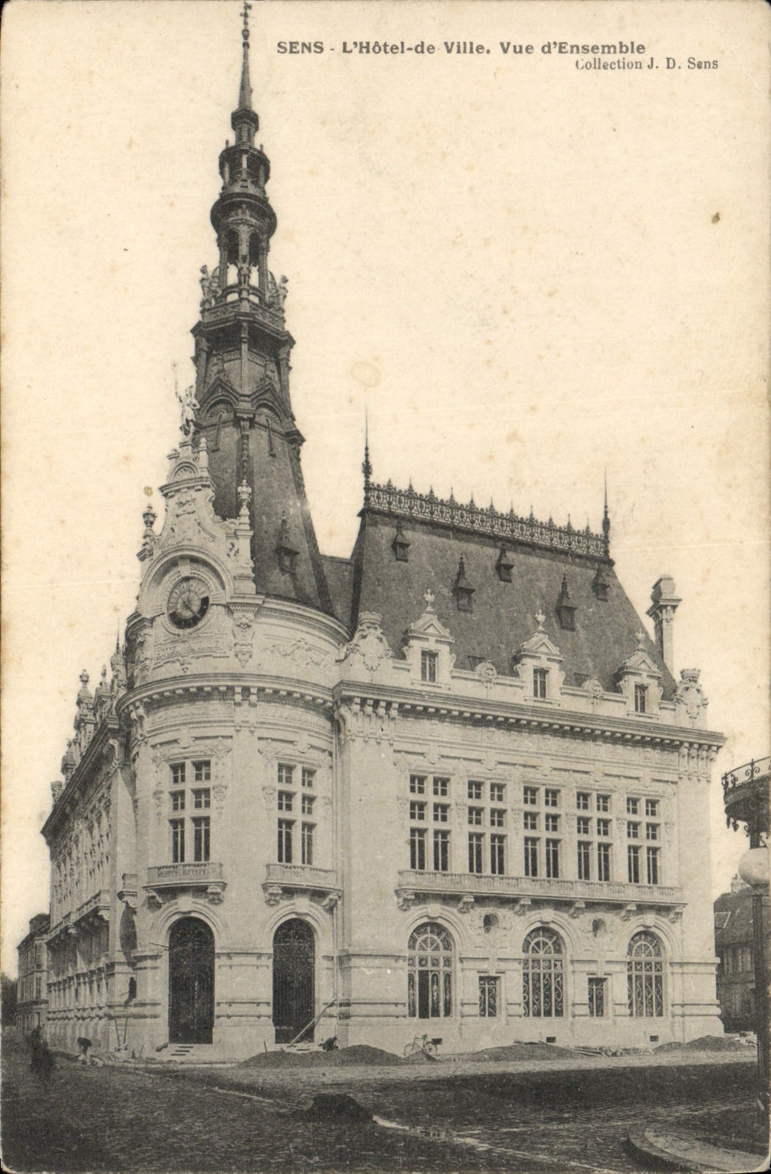 CPA Sens L'Hotel de Ville Vue d'Ensemble 