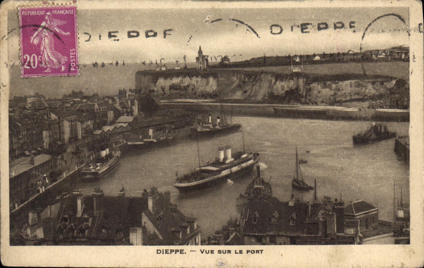CPA Dieppe Vue sur le Port 