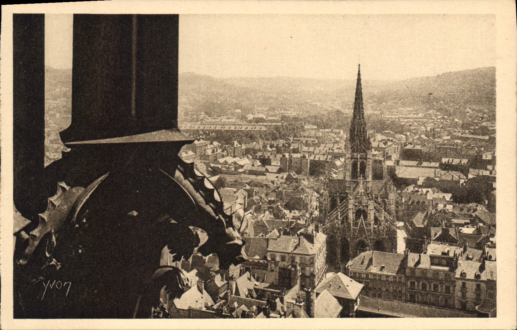 CPA La Douce France Rouen Panorama sur la Cote Sainte Catherine et Eglise Saint Maclou