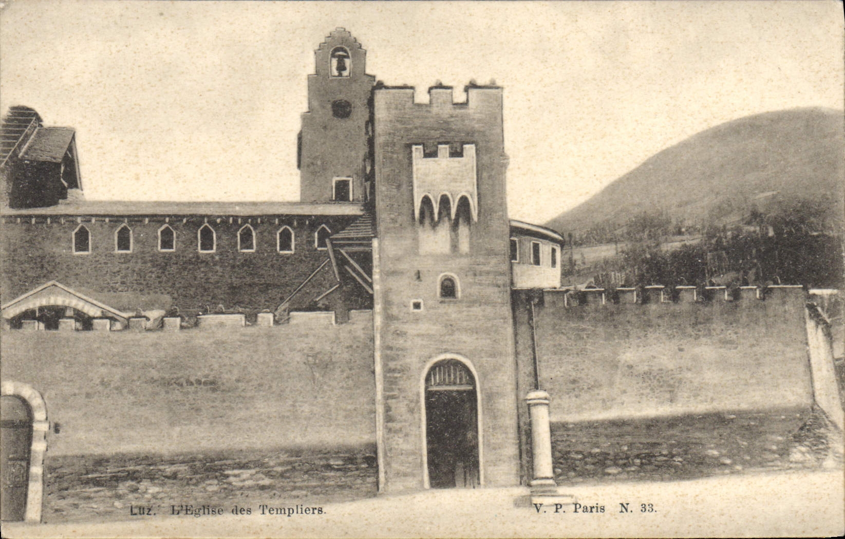 CPA Luz L'Eglise des Templiers 