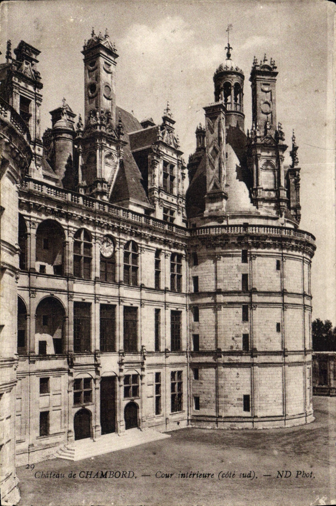 CPA Chateau de Chambord Cour interieure Cote sud
